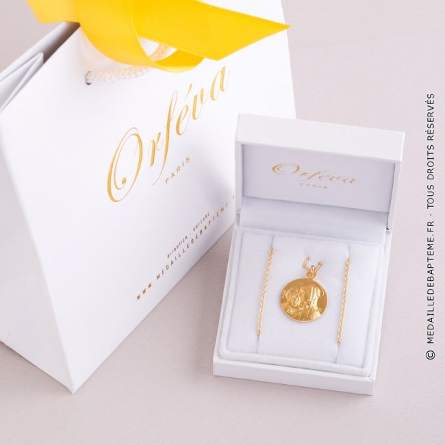 Médaille Vierge au Voile Etoile en or jaune 9 carats